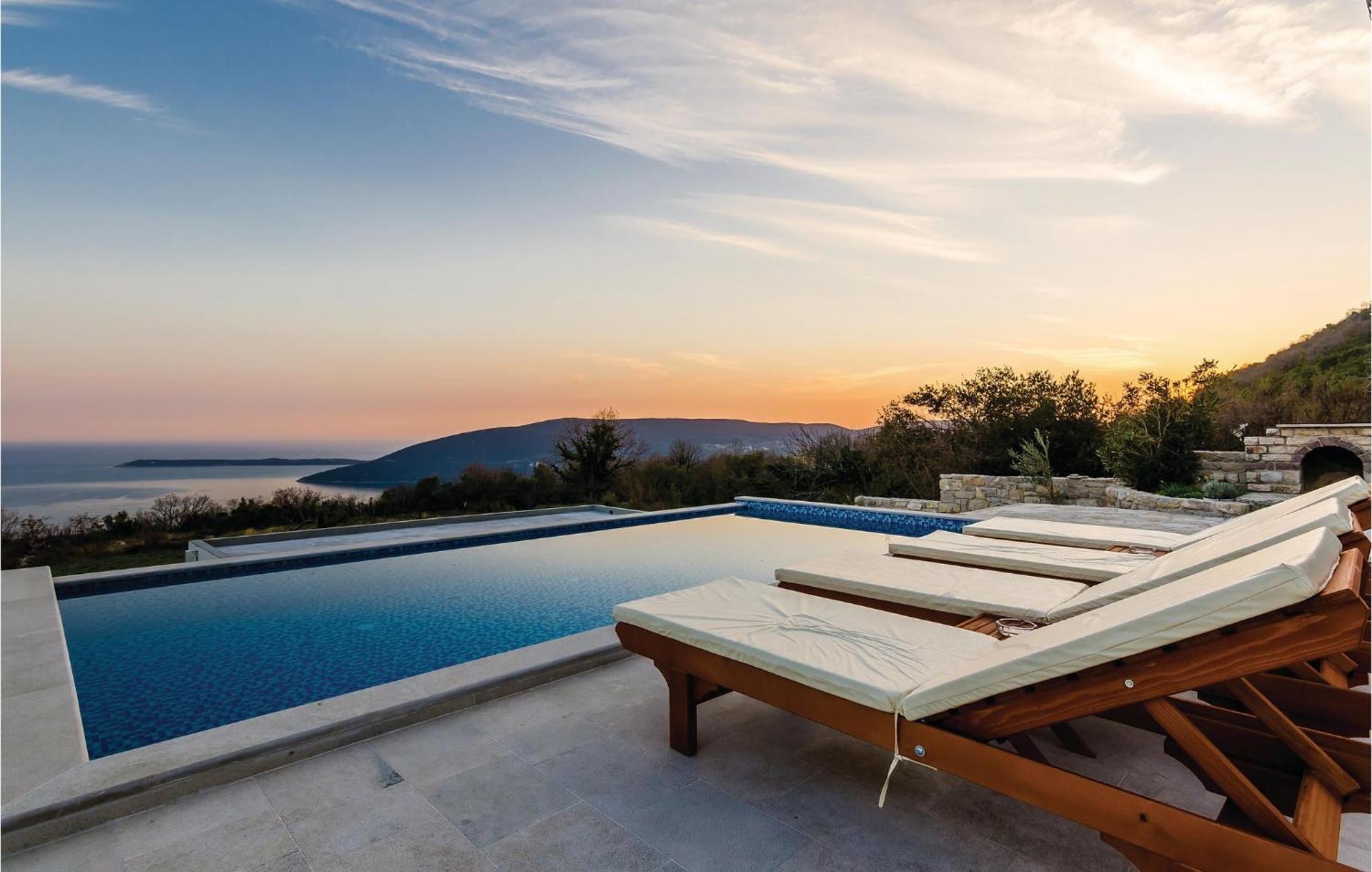 Amazing Home In Herceg Novi With House Sea View Esterno foto